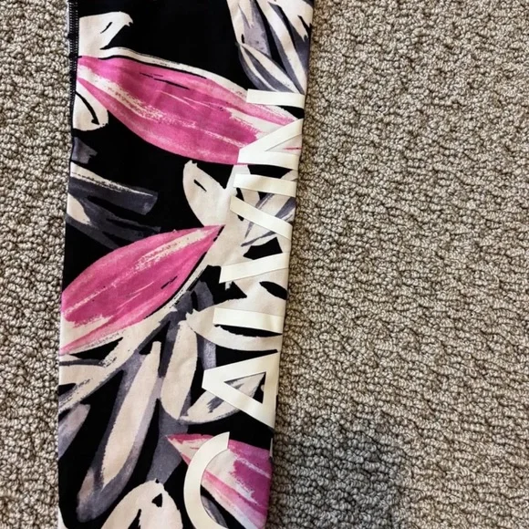 Calvin Klein Black Leggings with Pink & White Leaf Print size XS - Picture 2 of 4